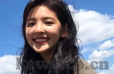 久久精品熟女亚洲av麻豆动图-成熟女性的魅力纪实，久久精品系列熟女形象与亚洲AV文化探秘